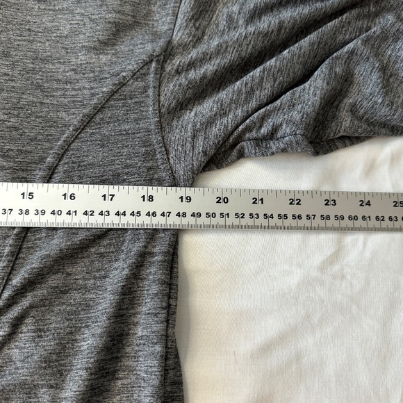 Mondetta Women's Long Sleeve Performance T-Shirt Hoodie Gray Size Small Athletic - Picture 9 of 12